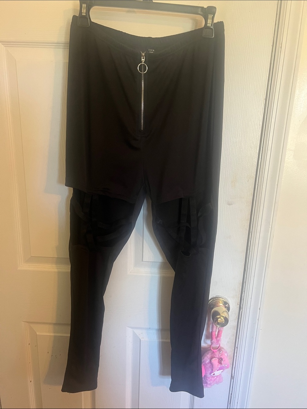 SHEIN Black High-Rise Pentagram Cutout Leggings with Front Ring Zipper